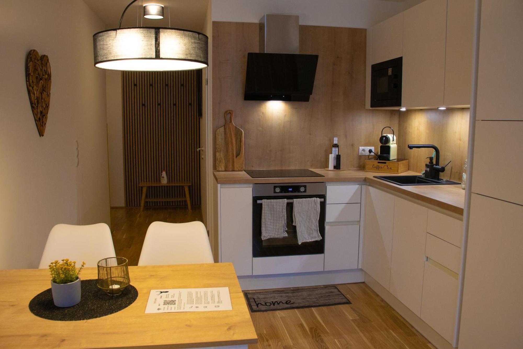 Danube City Lodge, Uptown, A/C Виена Екстериор снимка